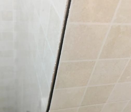 普安瓷砖空鼓维修公司分享阳台瓷砖脱落的修复过程可以分为以下几个步骤