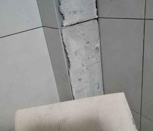 普安瓷砖空鼓维修公司分享下厨房瓷砖脱落的补救措施。